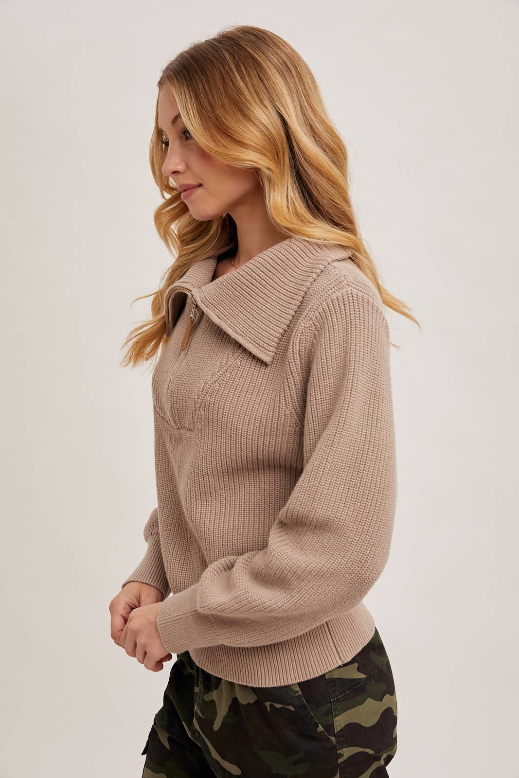 HALF ZIPPER COLLAR KNIT SWEATER
