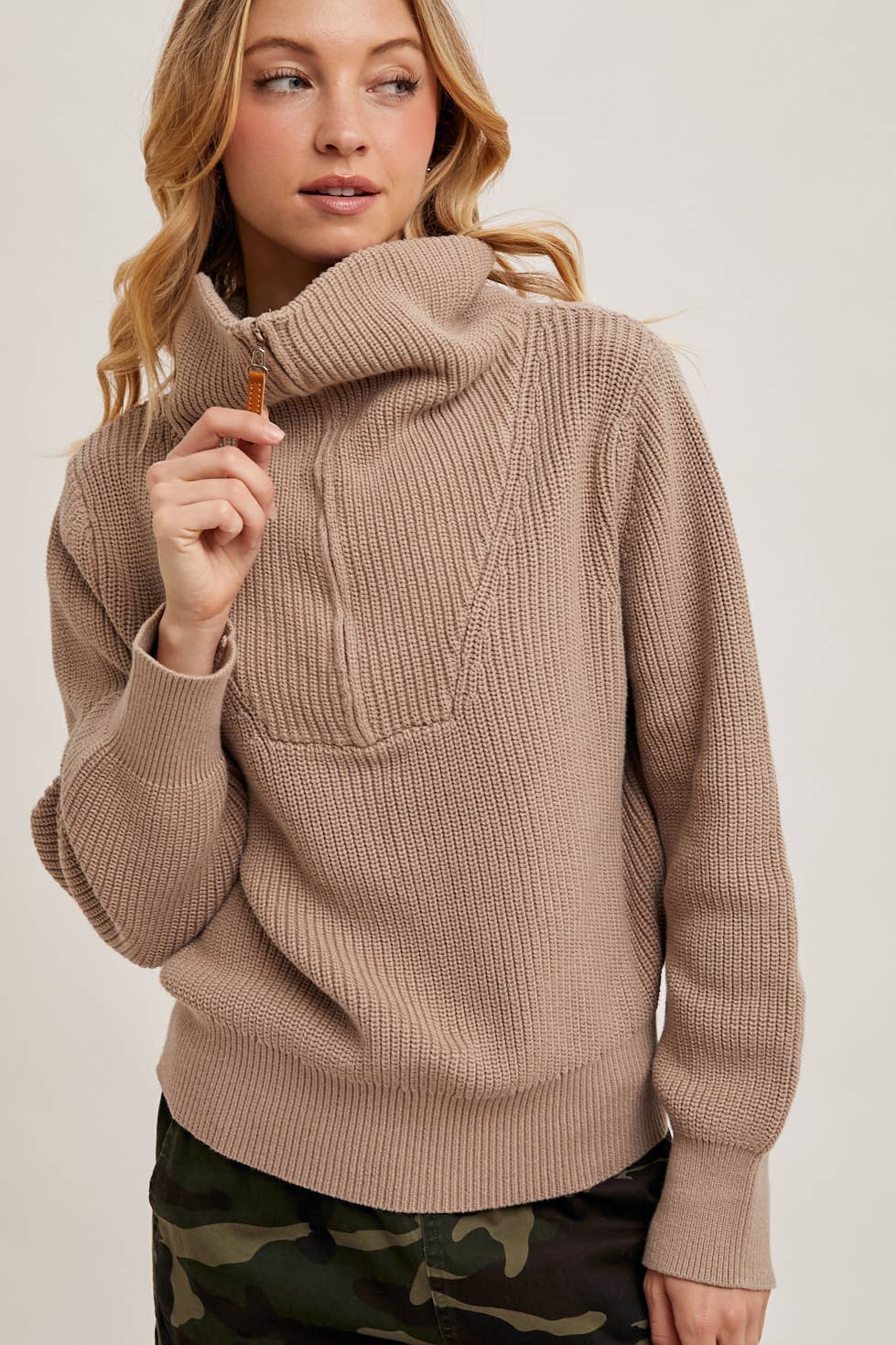 HALF ZIPPER COLLAR KNIT SWEATER