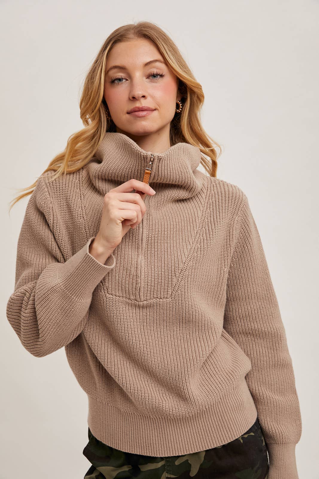 HALF ZIPPER COLLAR KNIT SWEATER