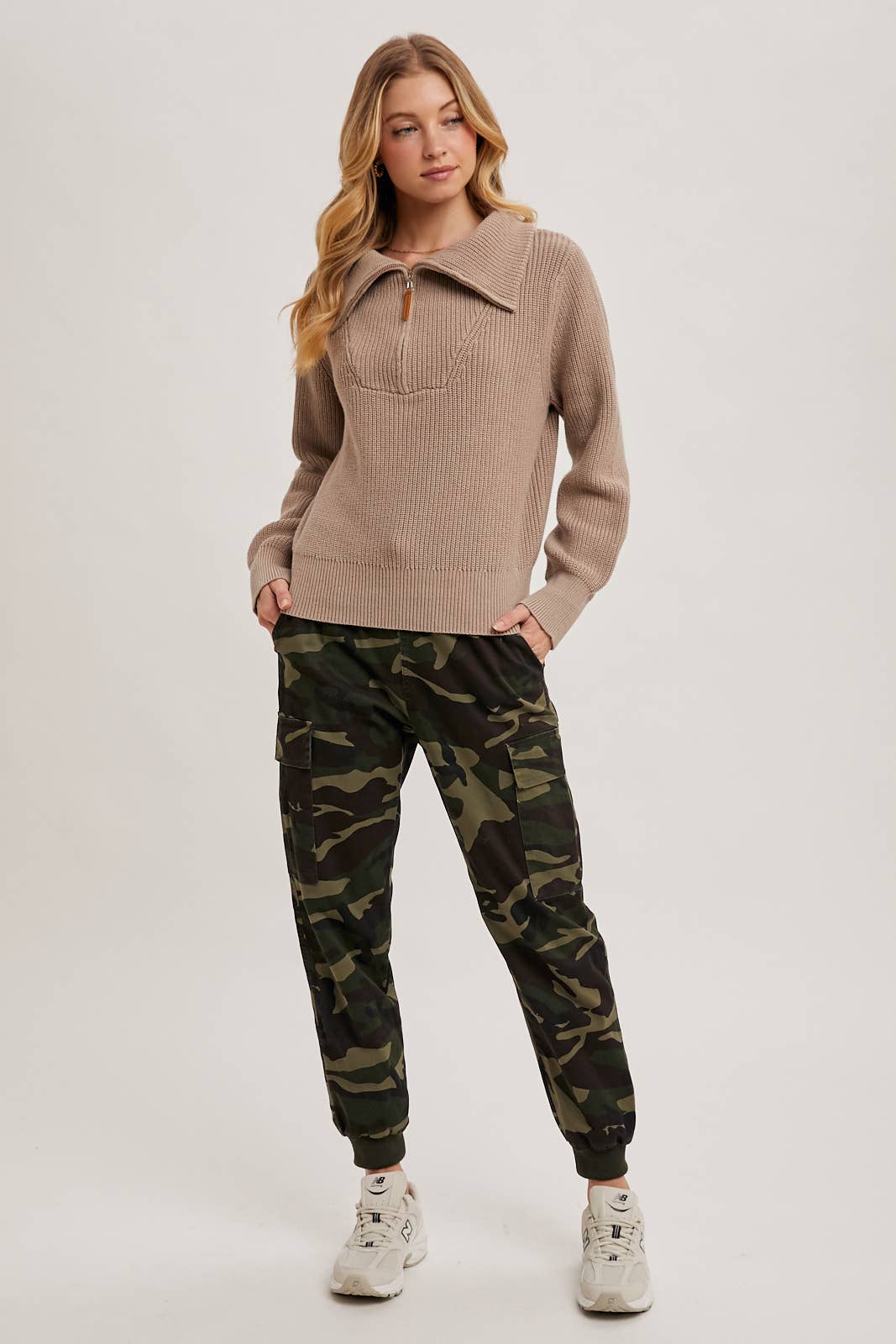 HALF ZIPPER COLLAR KNIT SWEATER