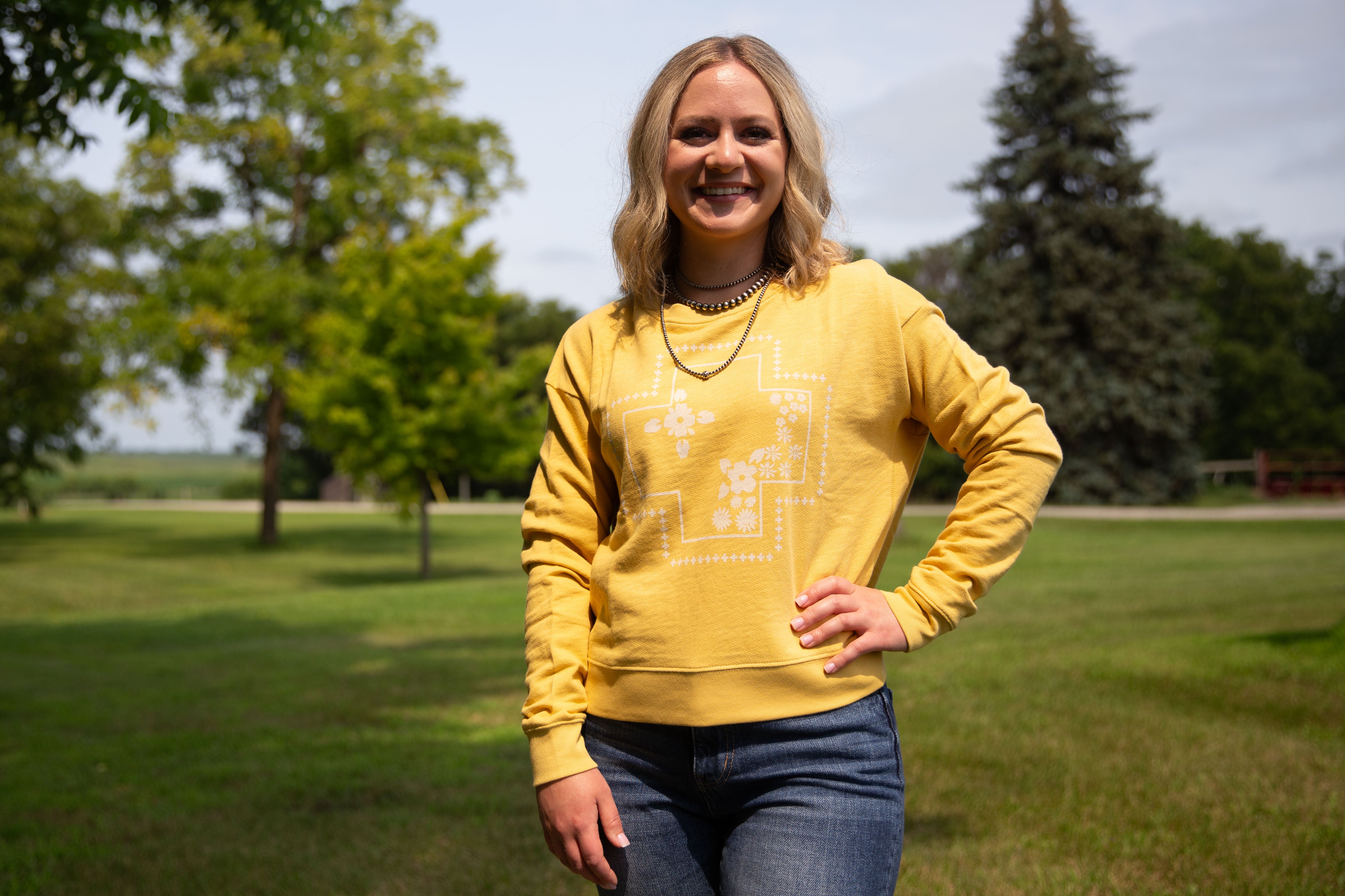Pendleton Graphic Floral Pullover in Gold (Small) – Crossroads Clothing